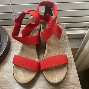 Charleston Shoe Company size 5 red